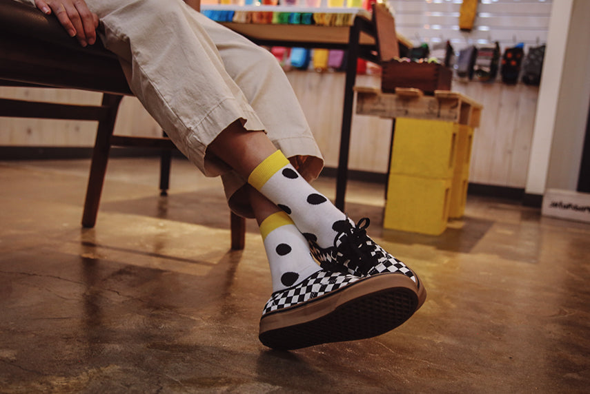 BIG BLACK DOTS SOCKS