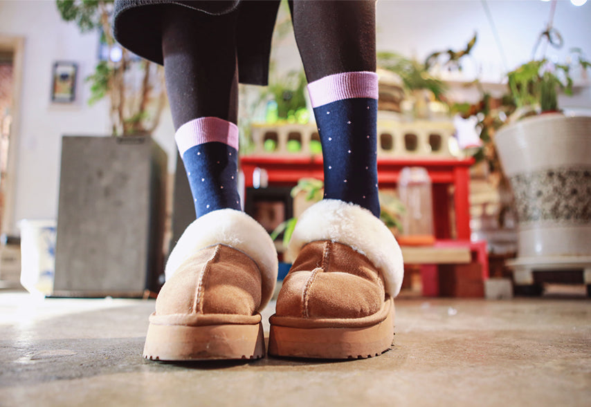 PURPLE DOTS SOCKS